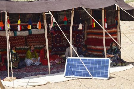 تحویل 2550 سامانه برق خورشیدی به عشایر فارس تا پایان سال جاری