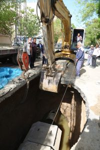 فرونشست خیابان شهید قدوسی ناشی از ریزش کلکتور قدیمی فاضلاب بود