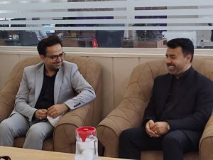 در آستانه روز خبرنگار مهندس سید مجتبی باطنی مدیر دفتر روابط عمومی شرکت توزیع برق اصفهان با حضور در صدا و سیمای مرکز اصفهان با سجاد عرب بیگی مسئول هماهنگی خبر اصفهان دیدار نمود و از تلاشهای ایشان تقدیر کرد.
