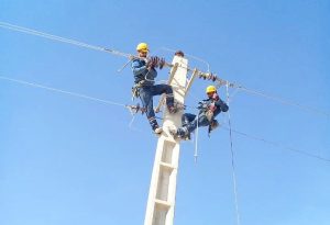 نصب و بهره برداری از 16 ایستگاه هوایی توزیع برق در بخش بسطام
