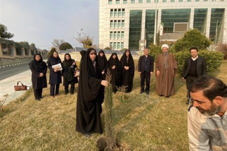 آیین درختکاری در شرکت توزیع نیروی برق استان البرز