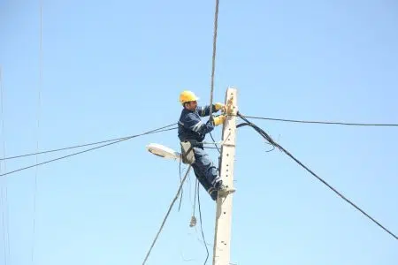 اصلاح شبکه و تاسیسات توزیع برق روستای دشت شاد شهرستان میامی