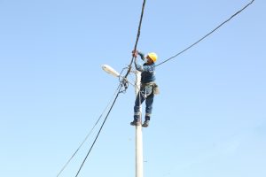 تبدیل شبکه فشارضعیف سیمی سه روستای شهرستان سمنان به کابل خودنگهدار