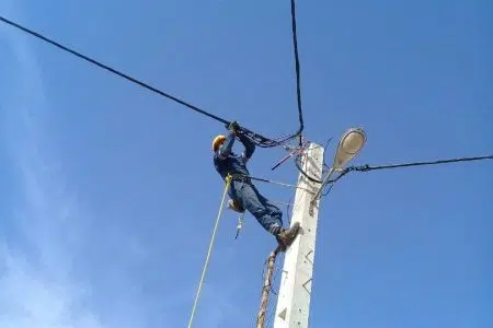 اجرای طرح های بهینه سازی شبکه توزیع برق روستایی در شهرستان دامغان