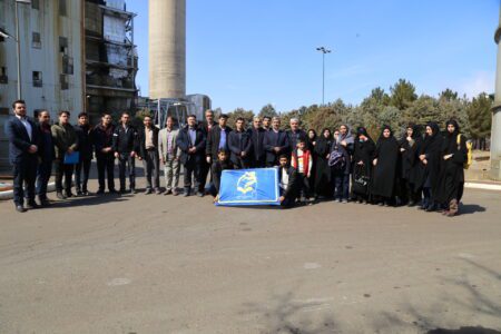 اعضای بسیج فرهنگیان خسروشهر از نیروگاه حرارتی تبریز بازدید کردند