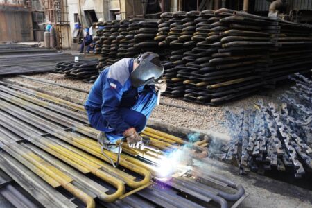 ساخت و تعویض باندل‌های اکونومایزر در نیروگاه بندرعباس