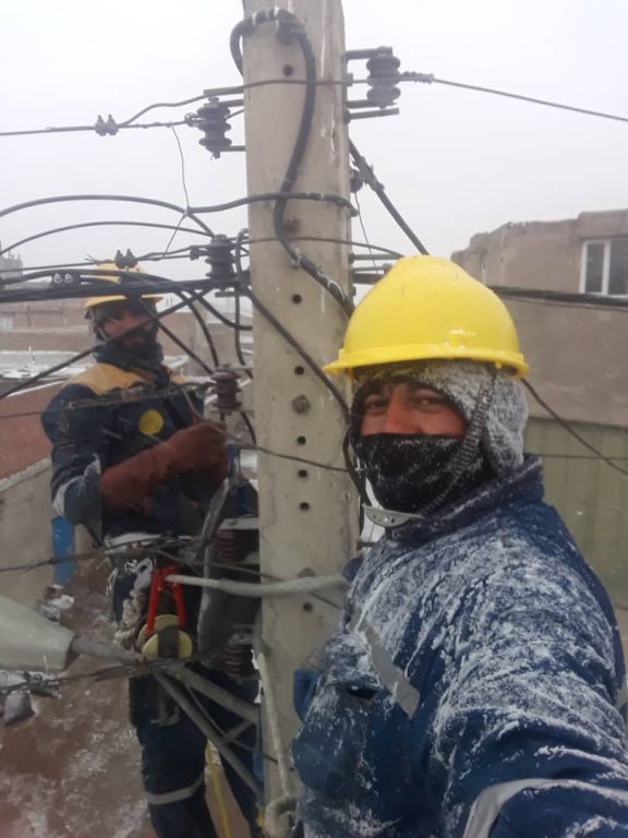 تامین برق پایدار با تلاش کارکنان و خادمان صنعت برق استان اردبیل