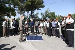 واگذاری سامانه های خورشیدی قابل حمل به 25 خانوار عشایری در قم