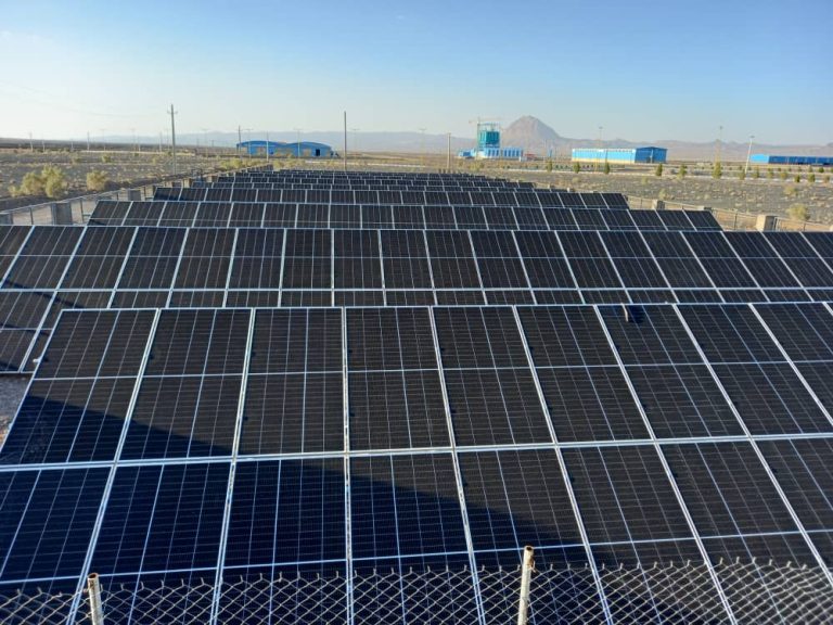 افتتاح و بهره برداری از نیروگاه خورشیدی ۲۰۰ کیلوواتی در بردسیر