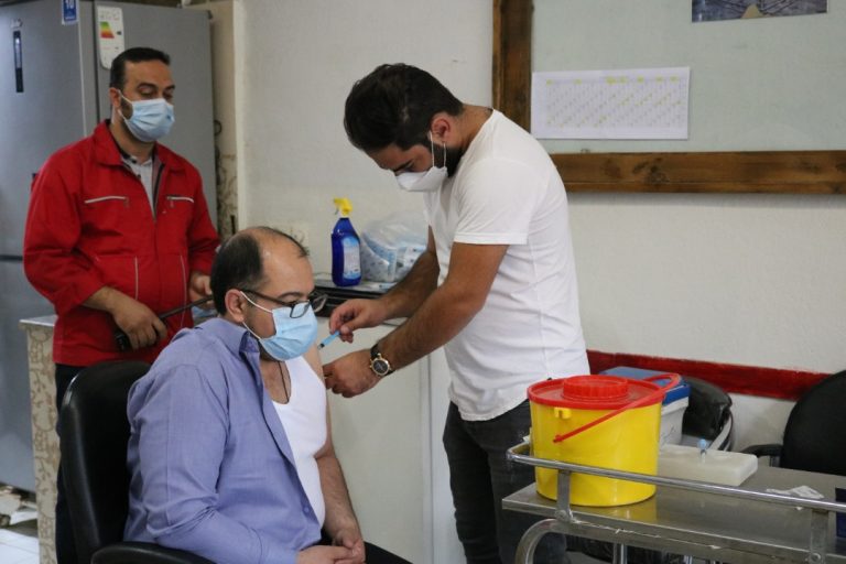 تزریق دوز دوم واکسن کرونا به کارکنان نیروگاه مشهد