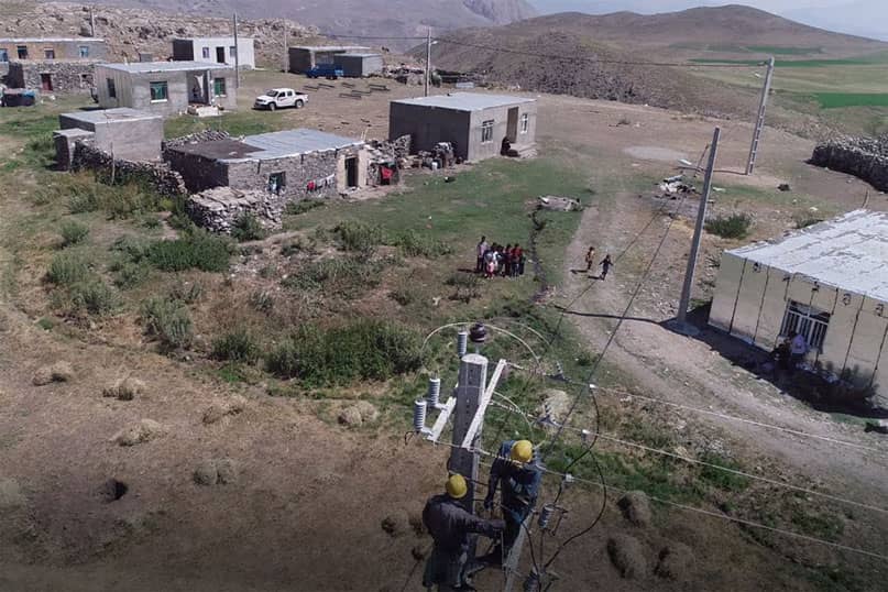 برق‌رسانی به ۵ روستای زیر ۱۰ خانوار در آذربایجان غربی در سالجاری