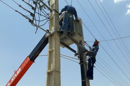 پایداری شبکه برق شهرستان قروه با نصب ۲۶ دستگاه ترانسفورماتور
