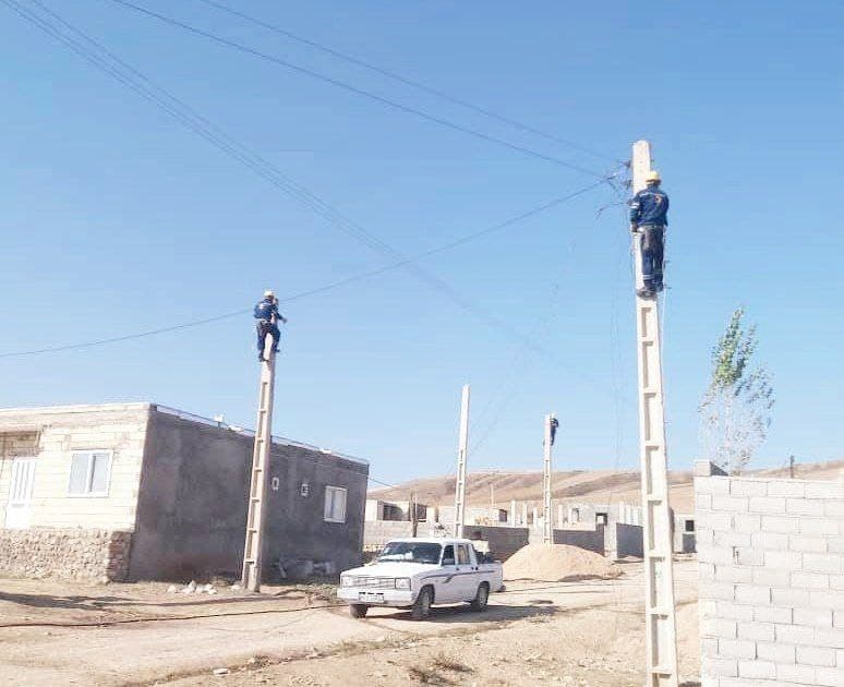طرح جهادی بهسازی شبکه توزیع برق روستای باغچه شهرستان میامی