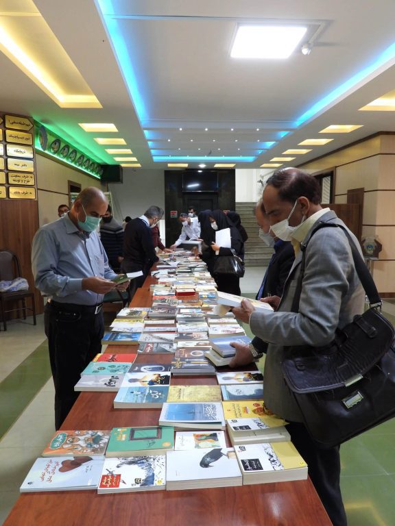 برگزاری نمایشگاه کتاب در شرکت برق منطقه ای فارس