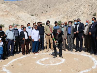 عملیات اجرایی یک حلقه چاه و مخزن ۳۰۰ متر مکعبی روستای هرج بخش اسیر شهرستان مهر آغاز شد