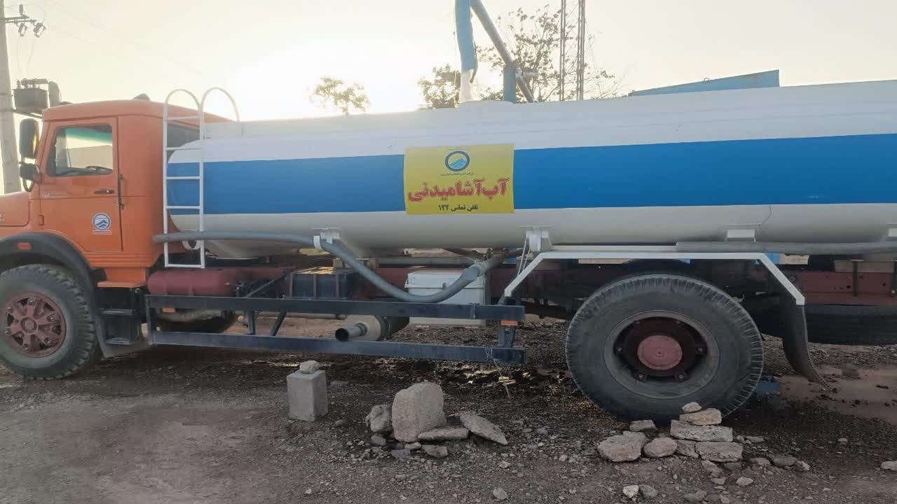 تأمین پایدار آب روستاهای بخش آسفیج بهاباد با بسیج تانکرهای آبرسانی در ایام تاسوعا و عاشورا