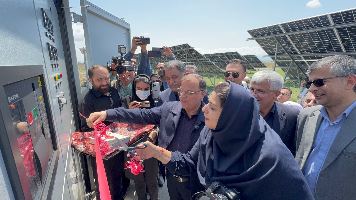 نیروگاه خورشیدی ۳.۲مگاواتی در روستای بدراق ملای آق‌قلا افتتاح شد