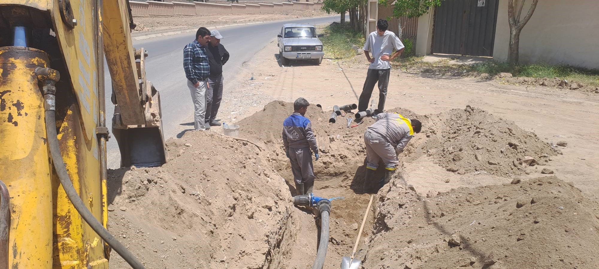 اقدام جهادی امور آبفای رودهن در پایدارسازی شبکه توزیع آب منطقه مهرآباد