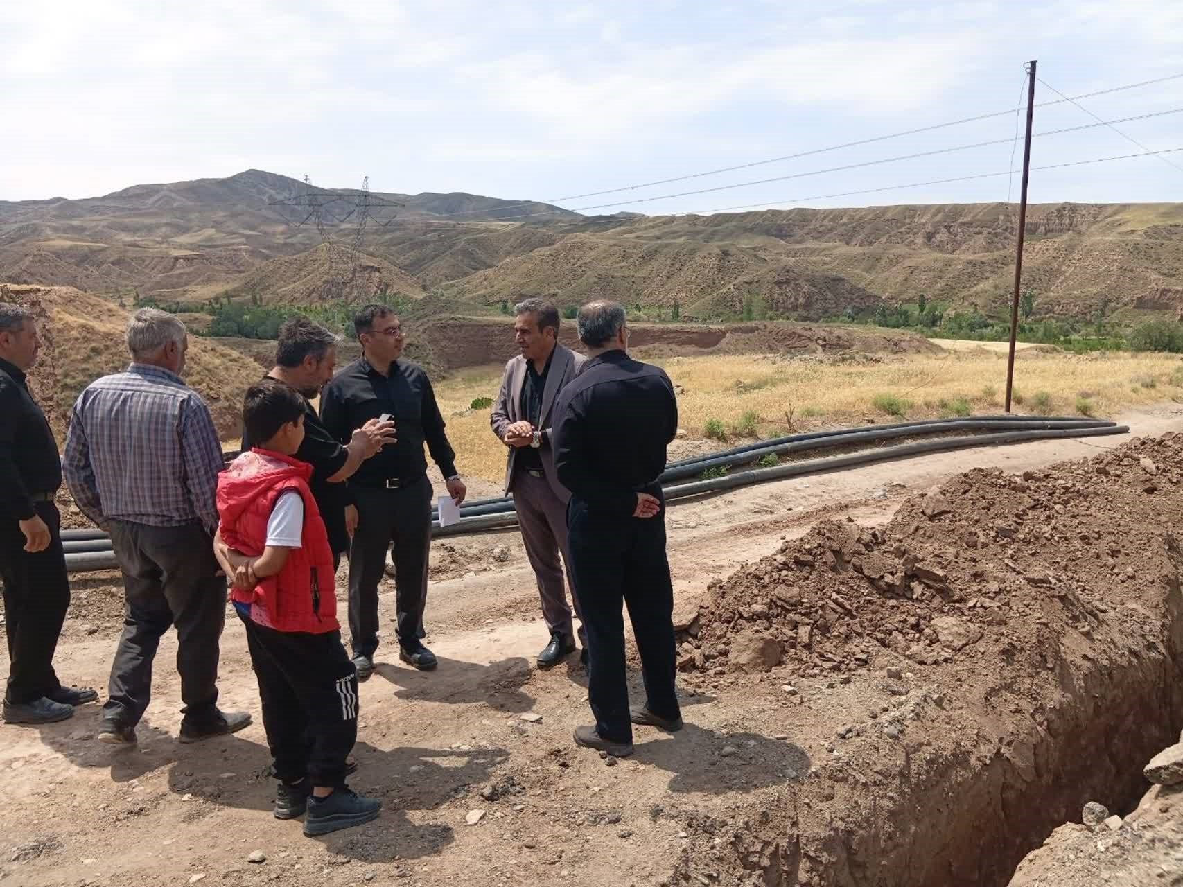 بازدید مدیرعامل آب و فاضلاب خوی از اجرای خط انتقال چاه جدید روستای سیدتاج‌الدین