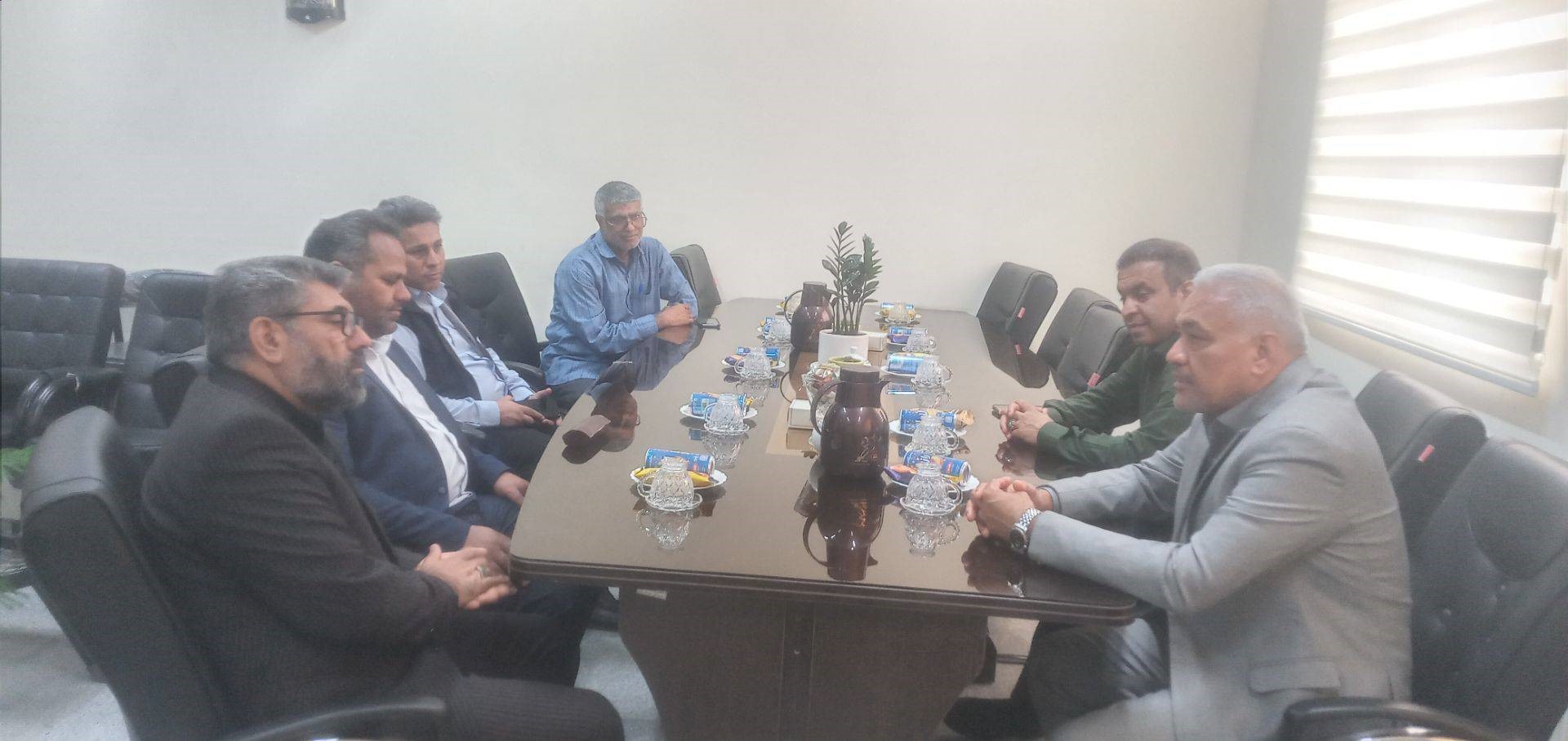 تاکید بر ساماندهی انشعابهای غیر مجاز برق در دیدار مدیرعامل شرکت توزیع برق با رئیس دادگستری حاجی آباد