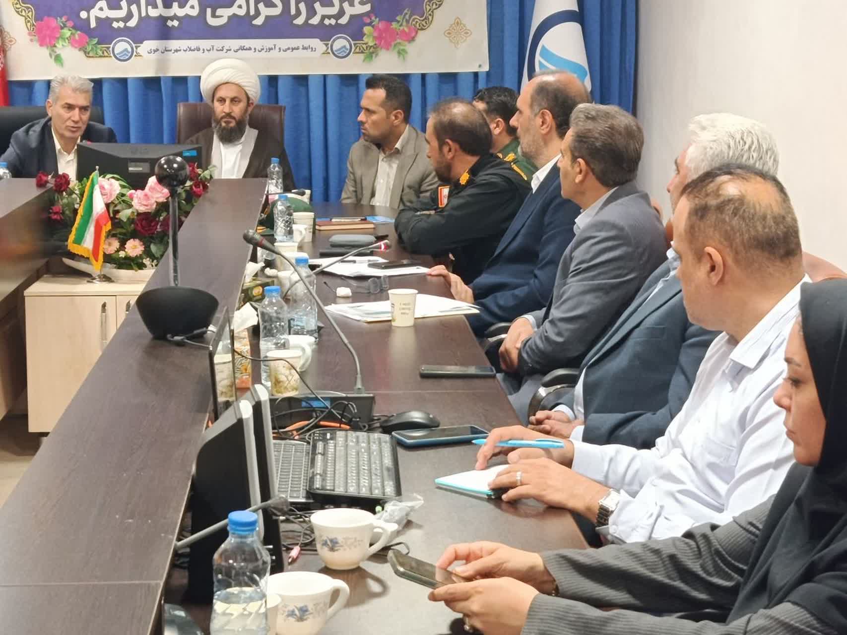 بررسی مسائل و مشکلات حوزه آب و فاضلاب شهرستان خوی با حضور مسئولان شهرستان