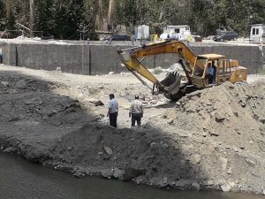 نهر آبیاری کشاورزان پس از بازسازی تأسیسات آسیب‌دیده آبگیر بیلقان بازگشایی شد