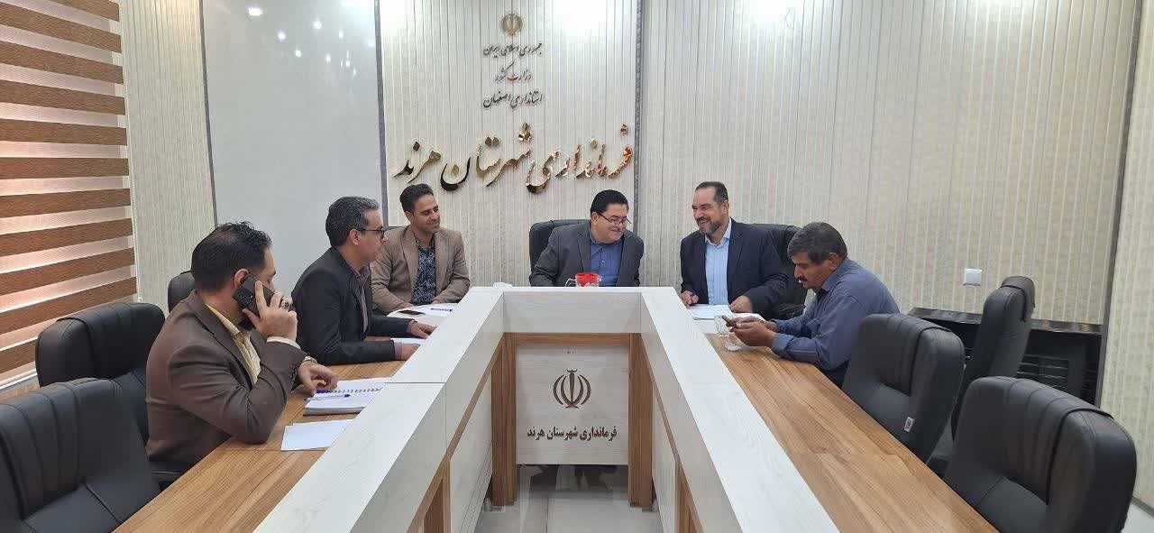 برگزاری دیدار چهره‌به‌چهره مردمی در فرمانداری هرند با محوریت مشکلات برق