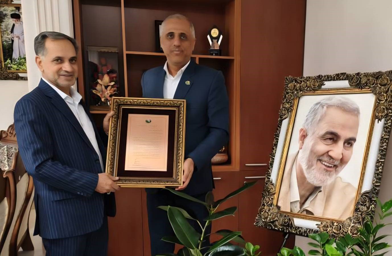 دیدار مدیرعامل شرکت توزیع نیروی برق جنوب استان با بازرس کل استان کرمان و تجلیل از خدمات این سازمان