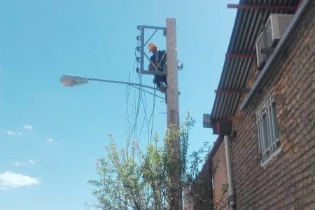 دو پروژه اصلاح و بهینه سازی شبکه توزیع برق در شهرستان مهدیشهر اجرا شد