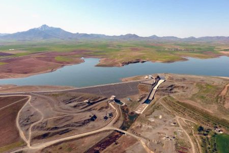 زهکشی سنگ سیاه قروه و طرح‌های حیاتی شبکه آبیاری در استان کردستان