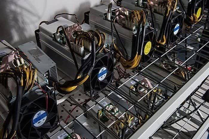 منزل-مسکونی-دارای-۱۴-دستگاه-ماینر-در-ار