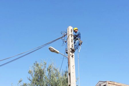 شبکه توزیع برق سه روستای شهرستان گرمسار بهسازی می شود