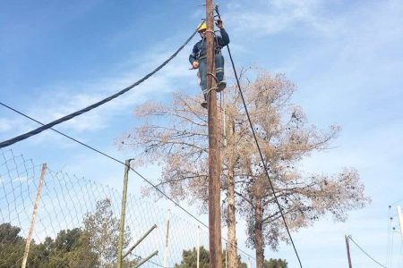 تبدیل دوهزار متری شبکه مسی به کابل خودنگهدار شهرستان سمنان