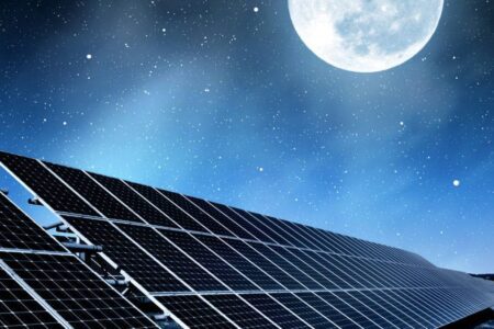 تولید برق در شب با پنل‌های خورشیدی جدید