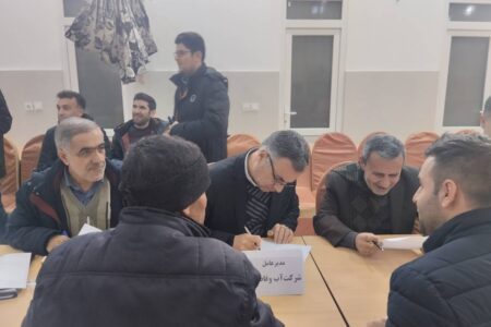 میز خدمت دستگاه های اجرایی آذربایجان غربی در شهرستان نقده برگزار شد