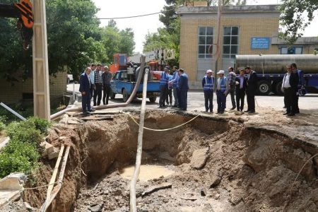 مهار حادثه یکی از خطوط ۱۴۰۰ میلیمتری انتقال آب به شهر اصفهان