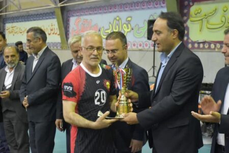 قهرمانی ساوه در چهاردهمین مسابقات والیبال توزیع برق استان مرکزی