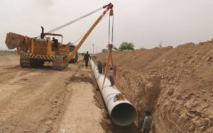 304 کیلومتر لوله گذاری