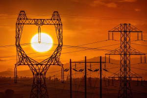 گزارش بحران شبکه برق هند: چرا ظرفیت خورشیدی هند کافی نیست؟