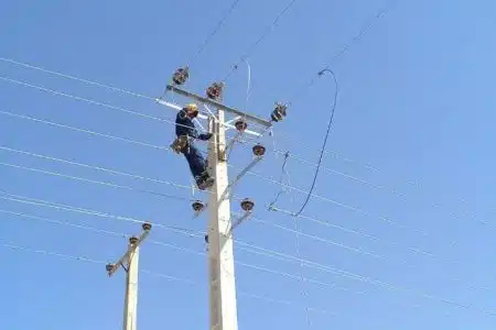 اجرای طرح بهینه سازی ۵۰ کیلومتر شبکه توزیع برق در شهرستان مهدیشهر