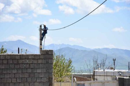 نوسازی شبکه برق روستاهای آذربایجان غربی در قالب طرح بهارستان