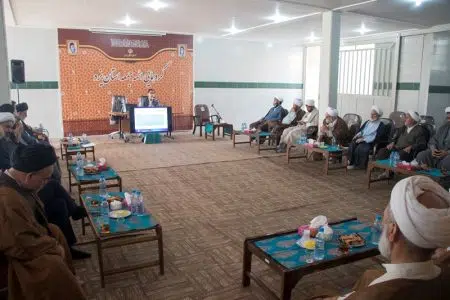 نشست هم اندیشی مدیران ارشد صنعت آب و برق استان یزد با ائمه جمعه استان