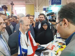 وزیر نیرو غرفه تخصصی پروژه‌های فناوری برق مشهد را بازدید کرد