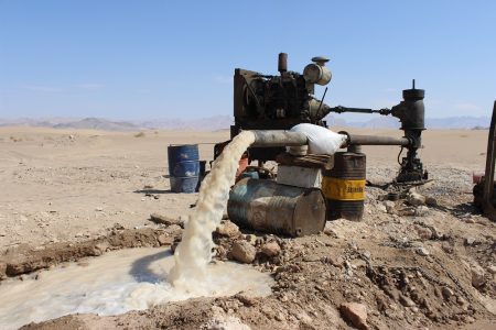 حفر وتجهیز چاه های آب شرب وبهداشت در شهرستان یزد