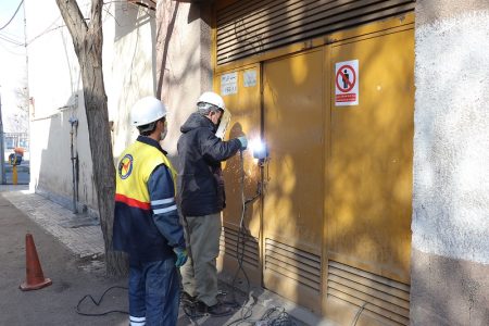اقدام فراگیر تعمیرات و بهینه‌سازی شبکه توزیع برق استان زنجان انجام شد