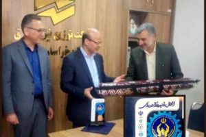 تندیس کمیته امداد به شرکت توزیع برق خراسان رضوی اعطا شد