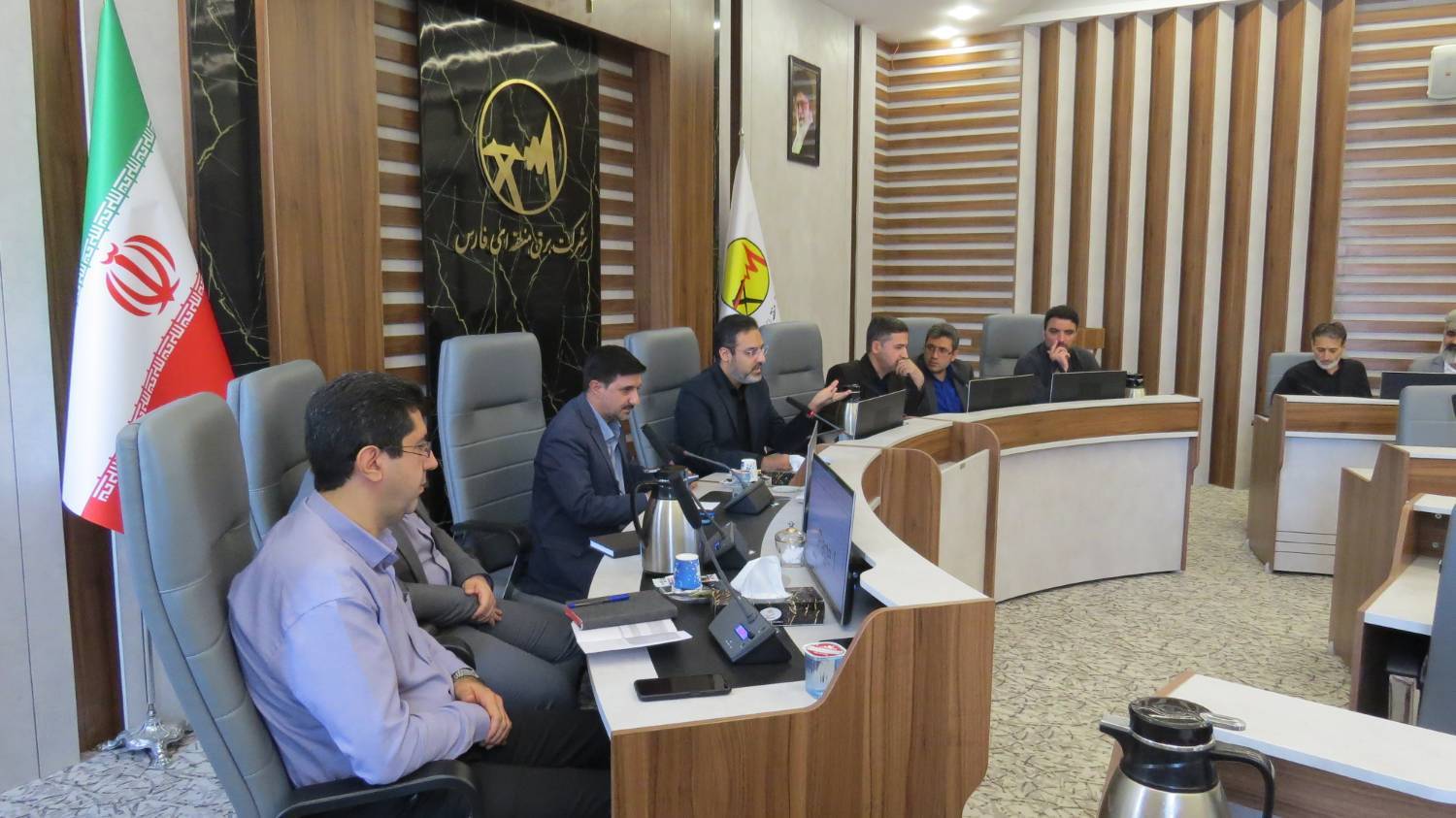 همکاری صنعت برق و صنایع سیمان فارس و بوشهر برای گذر موفق از پیک مصرف