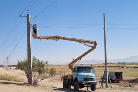 بهسازی کامل شبکه توزیع برق ۵روستای شهرستان دلیجان در قالب طرح بهارستان