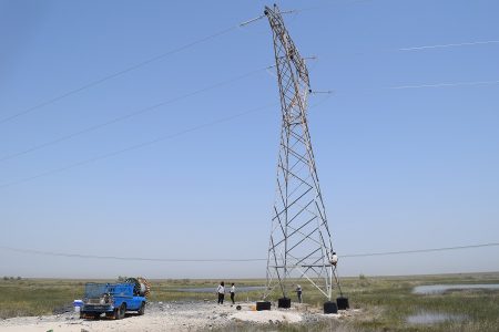 خطوط انتقال برق ۱۳۲ کیلوولت آسیب دیده در طوفان شادگان و آبادان بازسازی شد