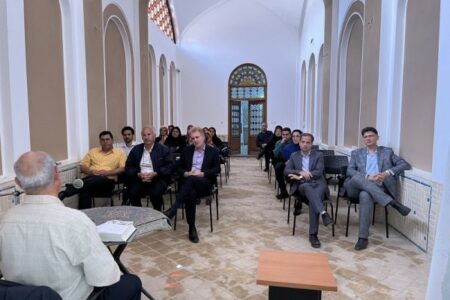نشست حافظ خوانی در موزه آب یزد برگزار شد
